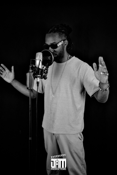 CHANTEUR PHOTO EN NOIR ET BLANC